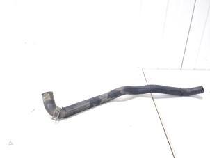 Gebruikte Koelwaterslang Audi A8 (D4) 3.0 V6 24V TFSI Quattro Prijs € 10,00 Margeregeling aangeboden door GEJO Revisie & Onderdelen BV