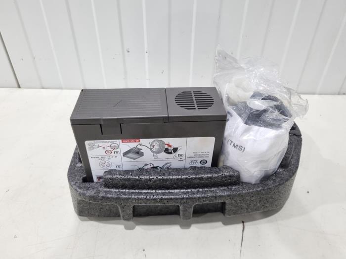 Reparatieset banden van een Audi A8 (D4) 3.0 V6 24V TFSI Quattro 2016