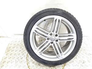 Gebruikte Velg + Band Audi A8 (D4) 3.0 V6 24V TFSI Quattro Prijs € 175,00 Margeregeling aangeboden door GEJO Revisie & Onderdelen BV