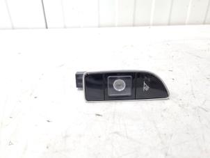 Gebruikte Binnenverlichting achter Audi A8 (D4) 3.0 V6 24V TFSI Quattro Prijs € 18,00 Margeregeling aangeboden door GEJO Revisie & Onderdelen BV