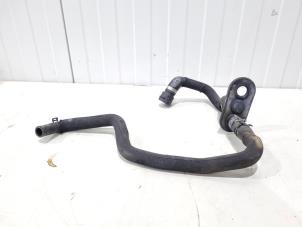 Gebruikte Koelwaterslang Audi A8 (D4) 3.0 V6 24V TFSI Quattro Prijs € 15,00 Margeregeling aangeboden door GEJO Revisie & Onderdelen BV