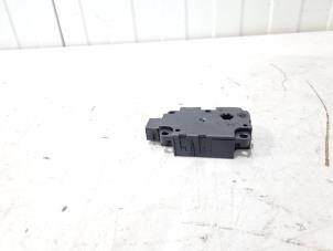 Gebruikte Kachelklep Motor Audi A8 (D4) 3.0 V6 24V TFSI Quattro Prijs € 4,50 Margeregeling aangeboden door GEJO Revisie & Onderdelen BV