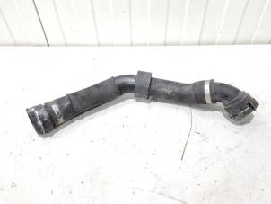 Gebruikte Koelwaterslang Audi A8 (D4) 3.0 V6 24V TFSI Quattro Prijs € 25,00 Margeregeling aangeboden door GEJO Revisie & Onderdelen BV