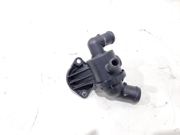 Gebruikte Thermostaathuis Audi A1 Sportback (8XA/8XF) 1.6 TDI 16V Prijs € 14,00 Margeregeling aangeboden door GEJO Revisie & Onderdelen BV