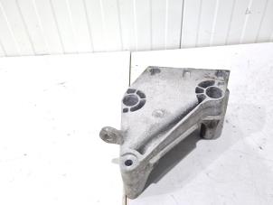 Gebruikte Motorsteun Audi A1 Sportback (8XA/8XF) 1.6 TDI 16V Prijs € 14,00 Margeregeling aangeboden door GEJO Revisie & Onderdelen BV