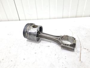 Gebruikte Drijfstang Audi A1 Sportback (8XA/8XF) 1.6 TDI 16V Prijs € 36,00 Margeregeling aangeboden door GEJO Revisie & Onderdelen BV