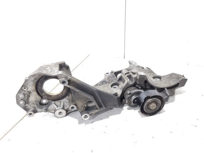 Gebruikte Dynamosteun boven Audi A1 Sportback (8XA/8XF) 1.6 TDI 16V Prijs € 24,00 Margeregeling aangeboden door GEJO Revisie & Onderdelen BV