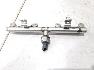 Gebruikte Injector brug Peugeot RCZ (4J) 1.6 16V THP Prijs € 29,00 Margeregeling aangeboden door GEJO Revisie & Onderdelen BV