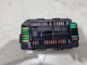 Gebruikte Zekeringkast BMW 1 serie (F21) 118i 1.5 TwinPower 12V Prijs € 19,00 Margeregeling aangeboden door GEJO Revisie & Onderdelen BV