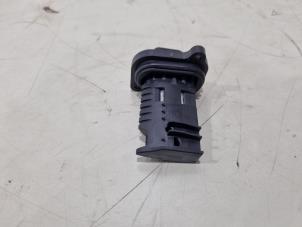 Gebruikte Luchtmassameter BMW 1 serie (F21) 118i 1.5 TwinPower 12V Prijs € 14,00 Margeregeling aangeboden door GEJO Revisie & Onderdelen BV