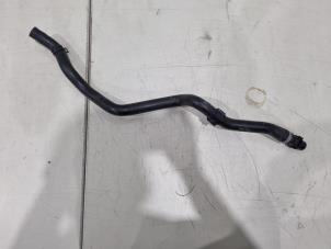 Gebruikte Koelwaterslang BMW 1 serie (F21) 118i 1.5 TwinPower 12V Prijs € 12,99 Margeregeling aangeboden door GEJO Revisie & Onderdelen BV