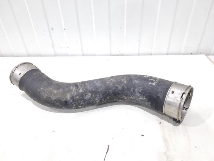 Gebruikte Intercooler Slang BMW 1 serie (F21) 118i 1.5 TwinPower 12V Prijs € 19,00 Margeregeling aangeboden door GEJO Revisie & Onderdelen BV