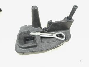 Gebruikte Sleepoog voor BMW 1 serie (F21) 118i 1.5 TwinPower 12V Prijs € 10,00 Margeregeling aangeboden door GEJO Revisie & Onderdelen BV