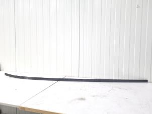 Gebruikte Daklijst rechts BMW 1 serie (F21) 118i 1.5 TwinPower 12V Prijs € 50,00 Margeregeling aangeboden door GEJO Revisie & Onderdelen BV