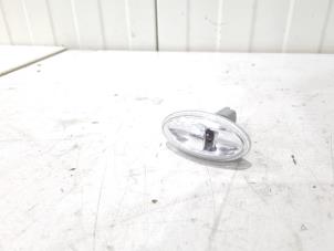 Gebruikte Knipperlicht Scherm links-voor Peugeot Partner (EA//EF/EN/EU) 1.5 BlueHDi 100 Prijs € 4,00 Margeregeling aangeboden door GEJO Revisie & Onderdelen BV