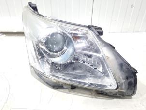 Gebruikte Koplamp rechts Toyota Avensis Wagon (T27) 2.0 16V D-4D-F Prijs € 160,00 Margeregeling aangeboden door GEJO Revisie & Onderdelen BV