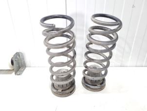 Gebruikte Schroefveer achter Peugeot Partner (EA//EF/EN/EU) 1.5 BlueHDi 100 Prijs € 64,00 Margeregeling aangeboden door GEJO Revisie & Onderdelen BV