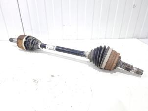 Gebruikte Aandrijfas links-voor Peugeot Partner (EA//EF/EN/EU) 1.5 BlueHDi 100 Prijs € 9,99 Margeregeling aangeboden door GEJO Revisie & Onderdelen BV