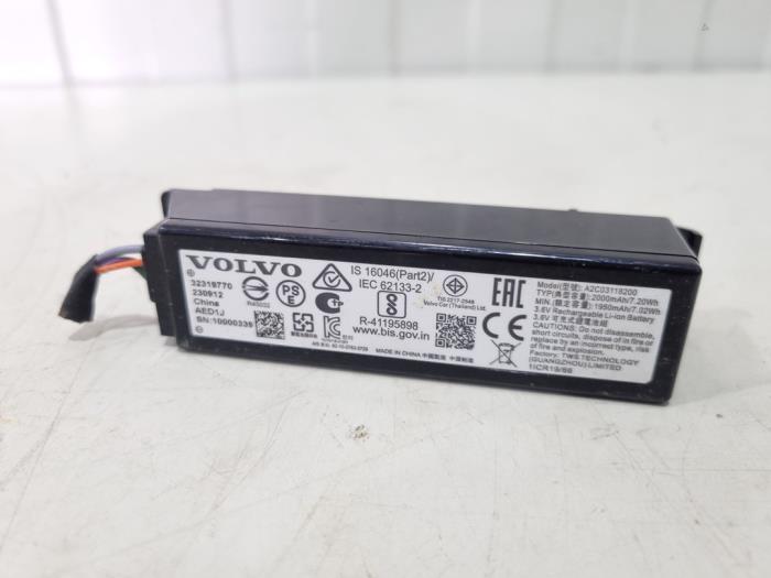 Support accu van een Volvo XC60 II (UZ) 2.0 T6 16V Recharge, Twin Engine AWD 2024