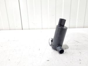 Gebruikte Ruitensproeierpomp voor Volvo XC60 II (UZ) 2.0 T6 16V Recharge, Twin Engine AWD Prijs € 30,00 Margeregeling aangeboden door GEJO Revisie & Onderdelen BV