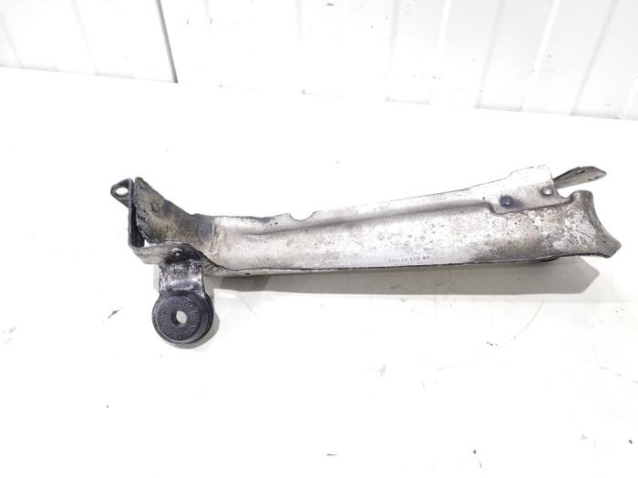 Gebruikte Hitteschild uitlaat Mercedes ML II (164/4JG) 3.0 ML-320 CDI 4-Matic V6 24V Prijs € 14,00 Margeregeling aangeboden door GEJO Revisie & Onderdelen BV