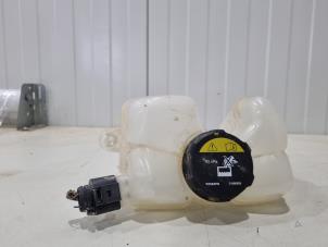 Gebruikte Koelwater Reservoir Volvo S90 II 2.0 T8 Twin Engine 16V AWD Prijs € 14,00 Margeregeling aangeboden door GEJO Revisie & Onderdelen BV