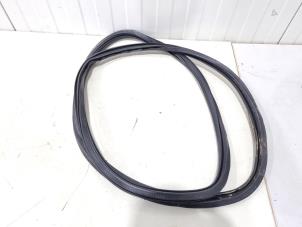 Gebruikte Deurrubber 4Deurs rechts-achter Volkswagen Golf VI (5K1) 1.4 TSI 122 16V Prijs € 7,50 Margeregeling aangeboden door GEJO Revisie & Onderdelen BV