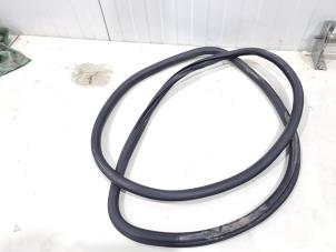 Gebruikte Deurrubber 4Deurs rechts-achter Volkswagen Golf VI (5K1) 1.4 TSI 122 16V Prijs € 7,50 Margeregeling aangeboden door GEJO Revisie & Onderdelen BV