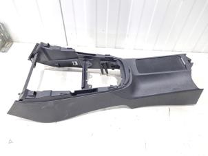 Gebruikte Middenconsoles Volkswagen Golf VI (5K1) 1.4 TSI 122 16V Prijs € 14,00 Margeregeling aangeboden door GEJO Revisie & Onderdelen BV