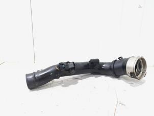 Gebruikte Intercooler Buis Volvo XC60 II (UZ) 2.0 T6 16V Recharge, Twin Engine AWD Prijs € 125,00 Margeregeling aangeboden door GEJO Revisie & Onderdelen BV