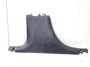 Gebruikte Stijl midden-links Mercedes C (W206) C-300 2.0 EQ Boost Turbo Prijs € 24,00 Margeregeling aangeboden door GEJO Revisie & Onderdelen BV