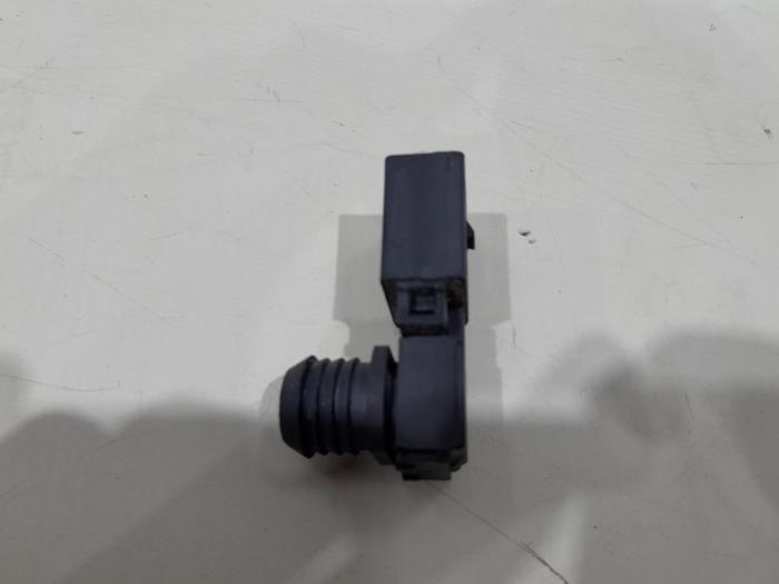 Brandstofdruk sensor van een BMW 2 serie Active Tourer (F45) 218i 1.5 TwinPower Turbo 12V 2018
