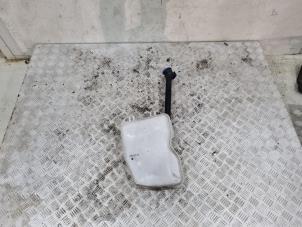 Gebruikte Ruitensproeiertank voor BMW 2 serie Active Tourer (F45) 218i 1.5 TwinPower Turbo 12V Prijs € 50,00 Margeregeling aangeboden door GEJO Revisie & Onderdelen BV