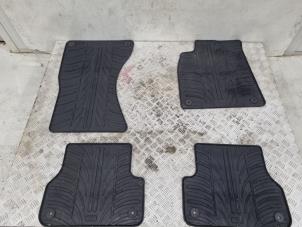 Gebruikte Matten Set Audi A7 Sportback (4GA/4GF) 3.0 V6 24V TFSI Quattro Prijs € 35,00 Margeregeling aangeboden door GEJO Revisie & Onderdelen BV