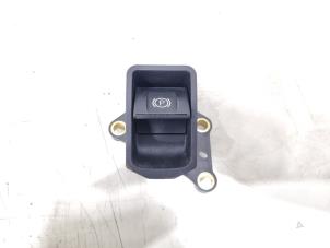 Gebruikte Handrem schakelaar Toyota Avensis Wagon (T27) 2.0 16V D-4D-F Prijs € 30,00 Margeregeling aangeboden door GEJO Revisie & Onderdelen BV