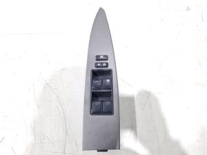 Gebruikte Raam schakelaar elektrisch Toyota Avensis Wagon (T27) 2.0 16V D-4D-F Prijs € 29,00 Margeregeling aangeboden door GEJO Revisie & Onderdelen BV