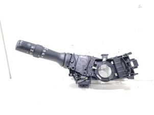 Gebruikte Pinker Schakelaar Toyota Avensis Wagon (T27) 2.0 16V D-4D-F Prijs € 25,00 Margeregeling aangeboden door GEJO Revisie & Onderdelen BV