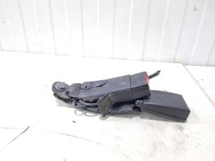 Gebruikte Veiligheidsgordel Insteek midden-achter Toyota Avensis Wagon (T27) 2.0 16V D-4D-F Prijs € 30,00 Margeregeling aangeboden door GEJO Revisie & Onderdelen BV