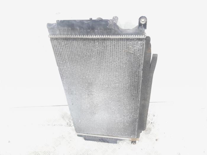 Radiateur van een Toyota Avensis Wagon (T27) 2.0 16V D-4D-F 2012