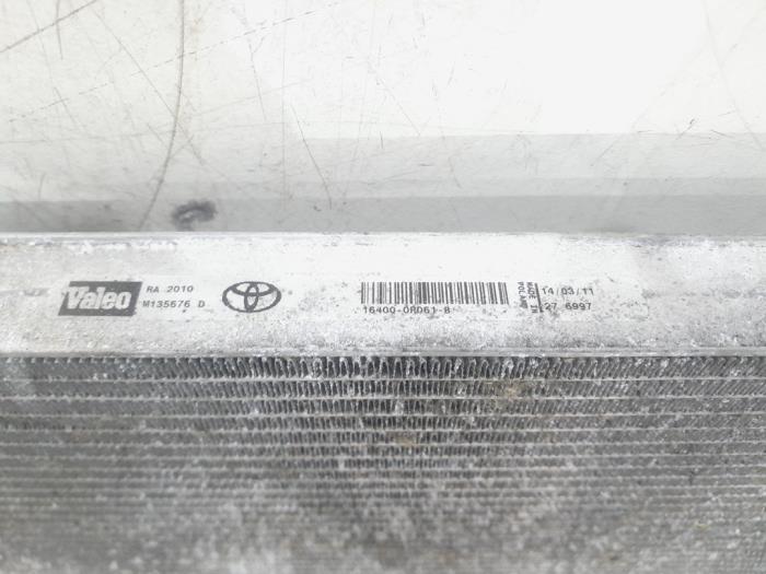 Radiateur van een Toyota Avensis Wagon (T27) 2.0 16V D-4D-F 2012