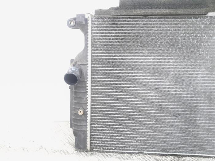 Radiateur van een Toyota Avensis Wagon (T27) 2.0 16V D-4D-F 2012