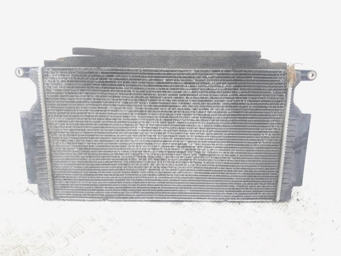 Radiateur van een Toyota Avensis Wagon (T27) 2.0 16V D-4D-F 2012