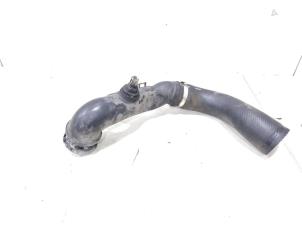 Gebruikte Intercooler Buis Toyota Avensis Wagon (T27) 2.0 16V D-4D-F Prijs € 29,00 Margeregeling aangeboden door GEJO Revisie & Onderdelen BV