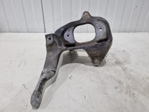 Gebruikte Versnellingsbak Steun Mercedes Vito (447.6) 1.6 111 CDI 16V Prijs € 24,00 Margeregeling aangeboden door GEJO Revisie & Onderdelen BV