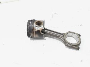 Gebruikte Drijfstang Audi Q3 (8UB/8UG) 2.0 TDI 16V 150 Quattro Prijs € 34,00 Margeregeling aangeboden door GEJO Revisie & Onderdelen BV