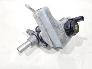 Gebruikte Hoofdremcilinder Audi Q3 (8UB/8UG) 2.0 TDI 16V 150 Quattro Prijs € 4,50 Margeregeling aangeboden door GEJO Revisie & Onderdelen BV