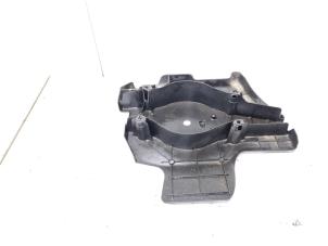 Gebruikte Beschermplaat bodem Lynk &amp; Co 01 1.5 PHEV Prijs € 19,99 Margeregeling aangeboden door GEJO Revisie & Onderdelen BV