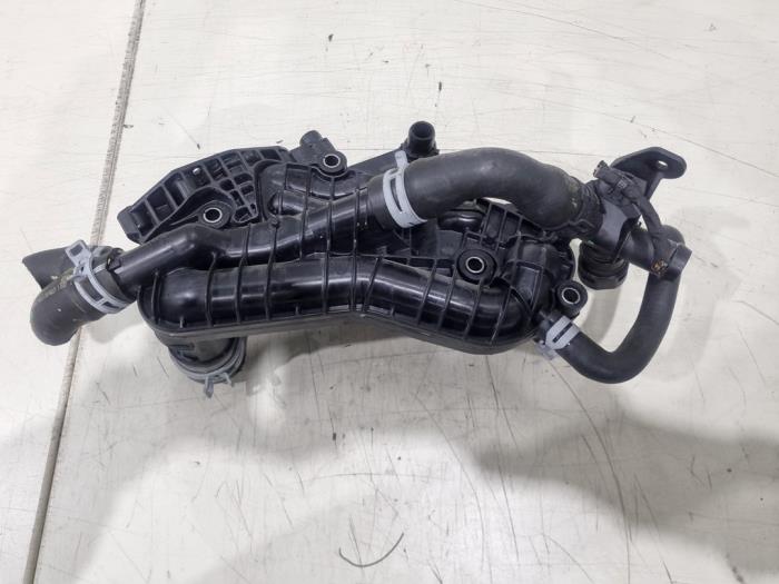 Gebruikte Thermostaathuis Lynk &amp; Co 01 1.5 PHEV Prijs € 59,00 Margeregeling aangeboden door GEJO Revisie & Onderdelen BV