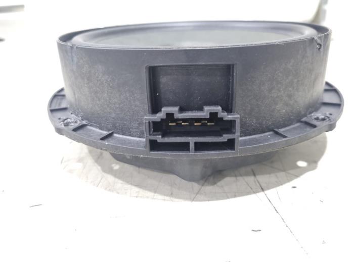 Luidspreker van een Volkswagen Up! (121) 1.0 12V 60 2014