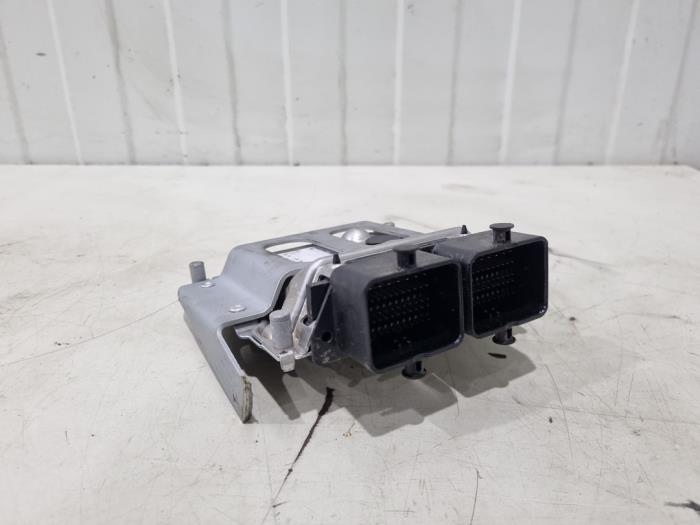 Computer Motormanagement van een Volkswagen Up! (121) 1.0 12V 60 2014